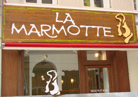 Cration d'enseigne publicitaire restaurant La Marmotte
